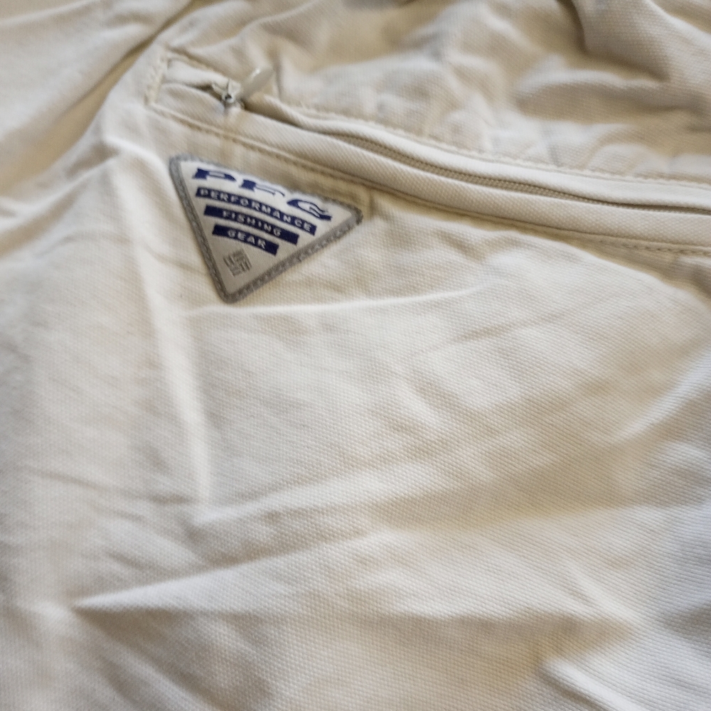 Men's Cream Flat-Front Cargo Shorts with Utility D-Ring - Picture 5 of 5